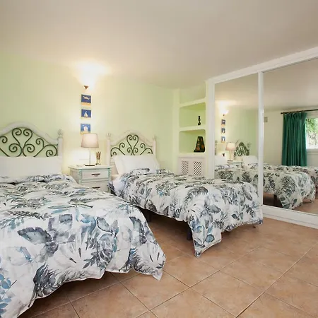 Cancilla With Hot Tub And Pool Table Βίλα *